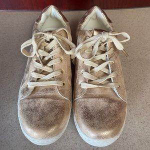 Leather sneakers in EUC